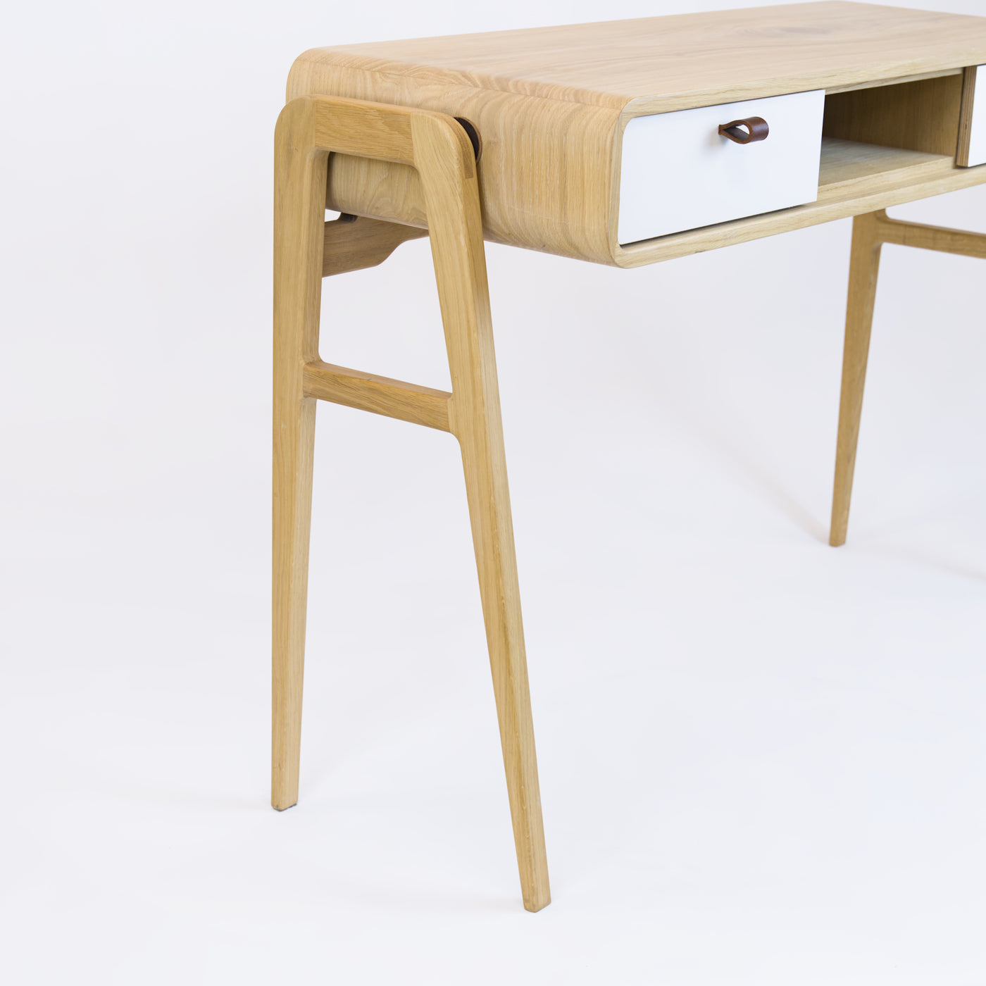 High desk and storage bench nm13H. The main corpus is crafted from solid Norwegian oak, featuring 2 drawers with white fronts and 1 slot.
