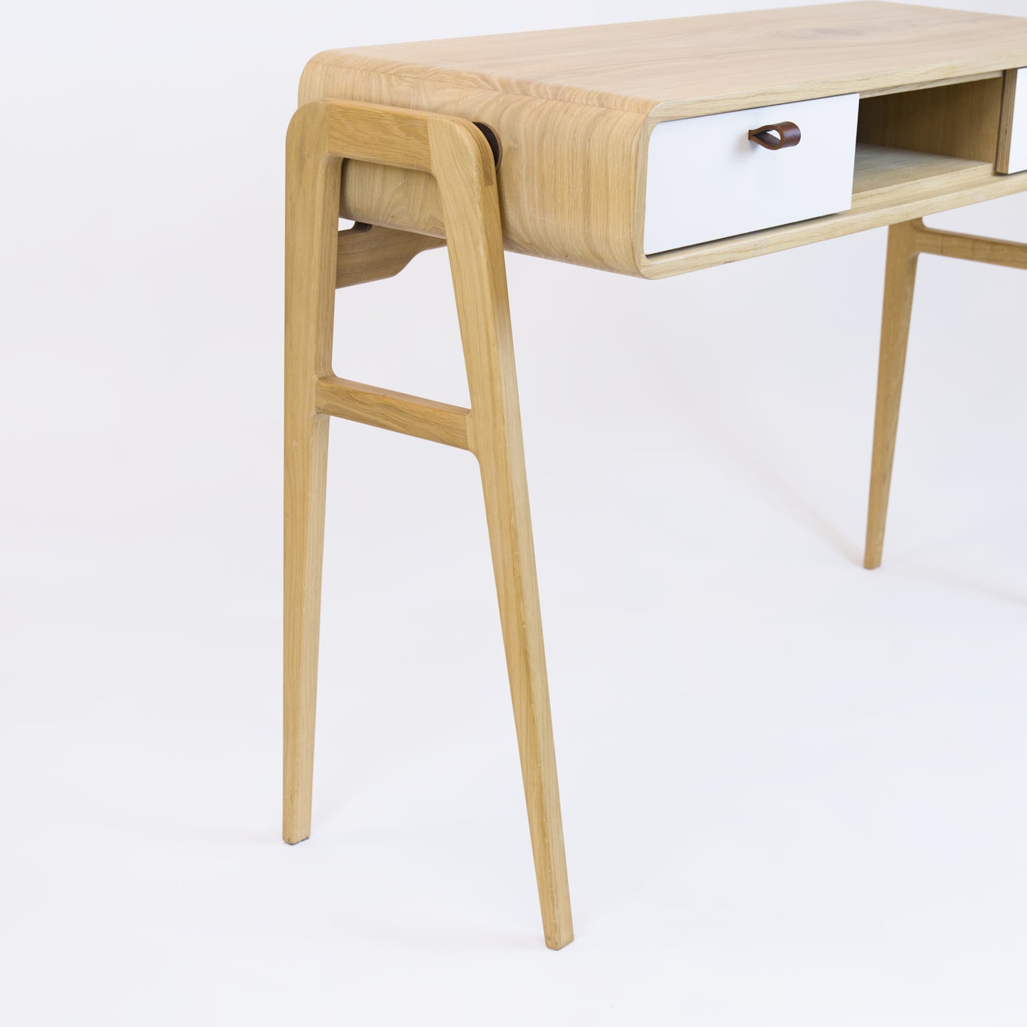 High desk and storage bench nm13H. The main corpus is crafted from solid Norwegian oak, featuring 2 drawers with white fronts and 1 slot.