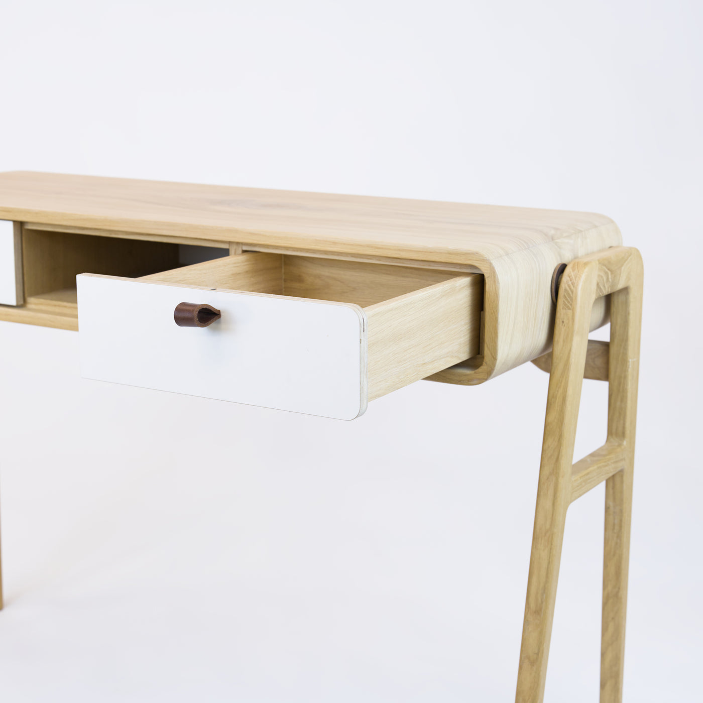 High desk and storage bench nm13H. The main corpus is crafted from solid Norwegian oak, featuring 2 drawers with white fronts and 1 slot.