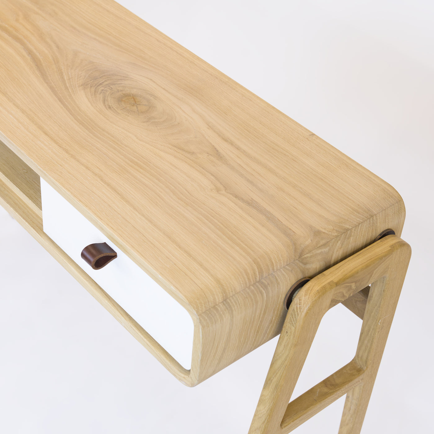 High desk and storage bench nm13H. The main corpus is crafted from solid Norwegian oak, featuring 2 drawers with white fronts and 1 slot.