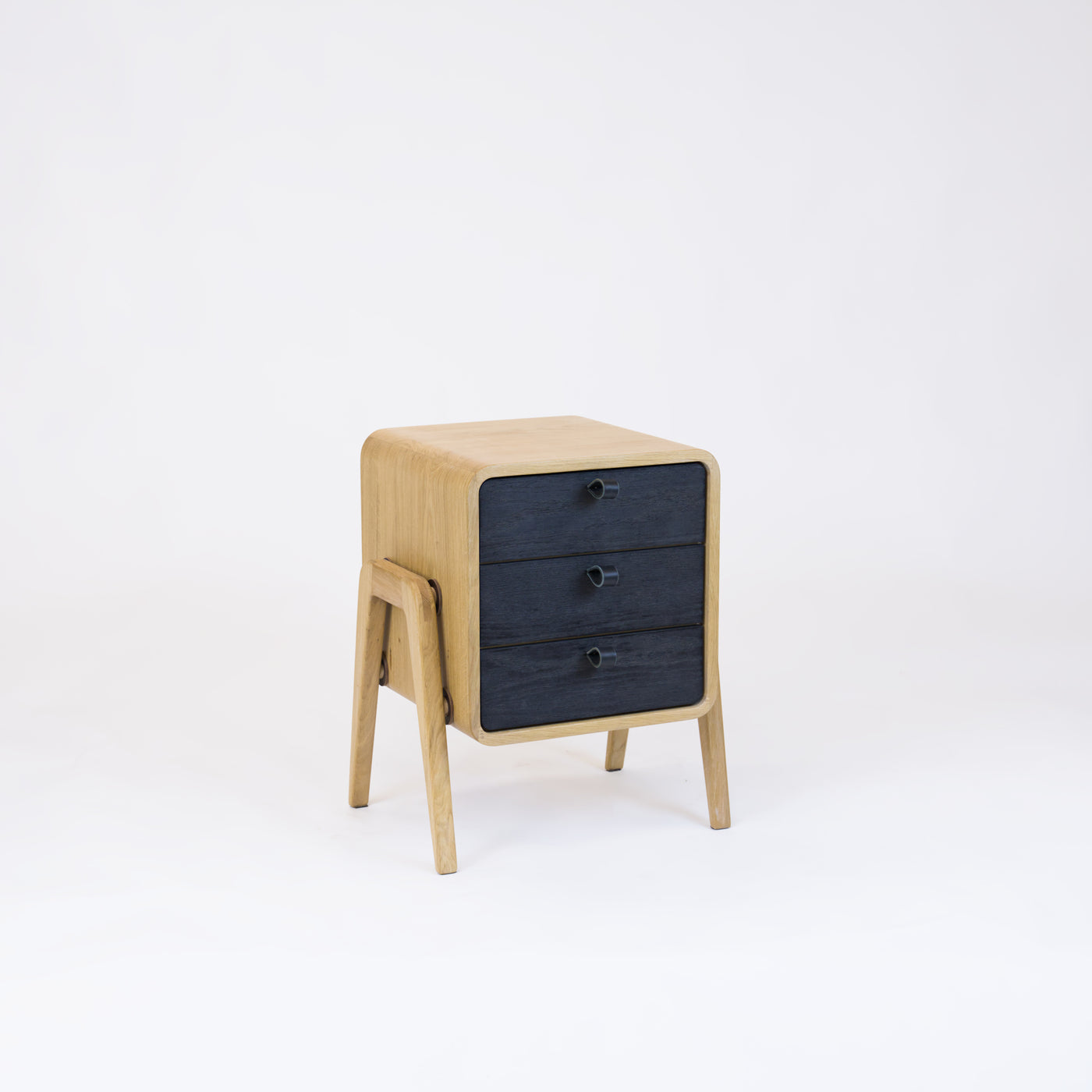 Low drawer unit nm31L. The main corpus is crafted from solid Norwegian oak, featuring 3 drawers with black oak front.