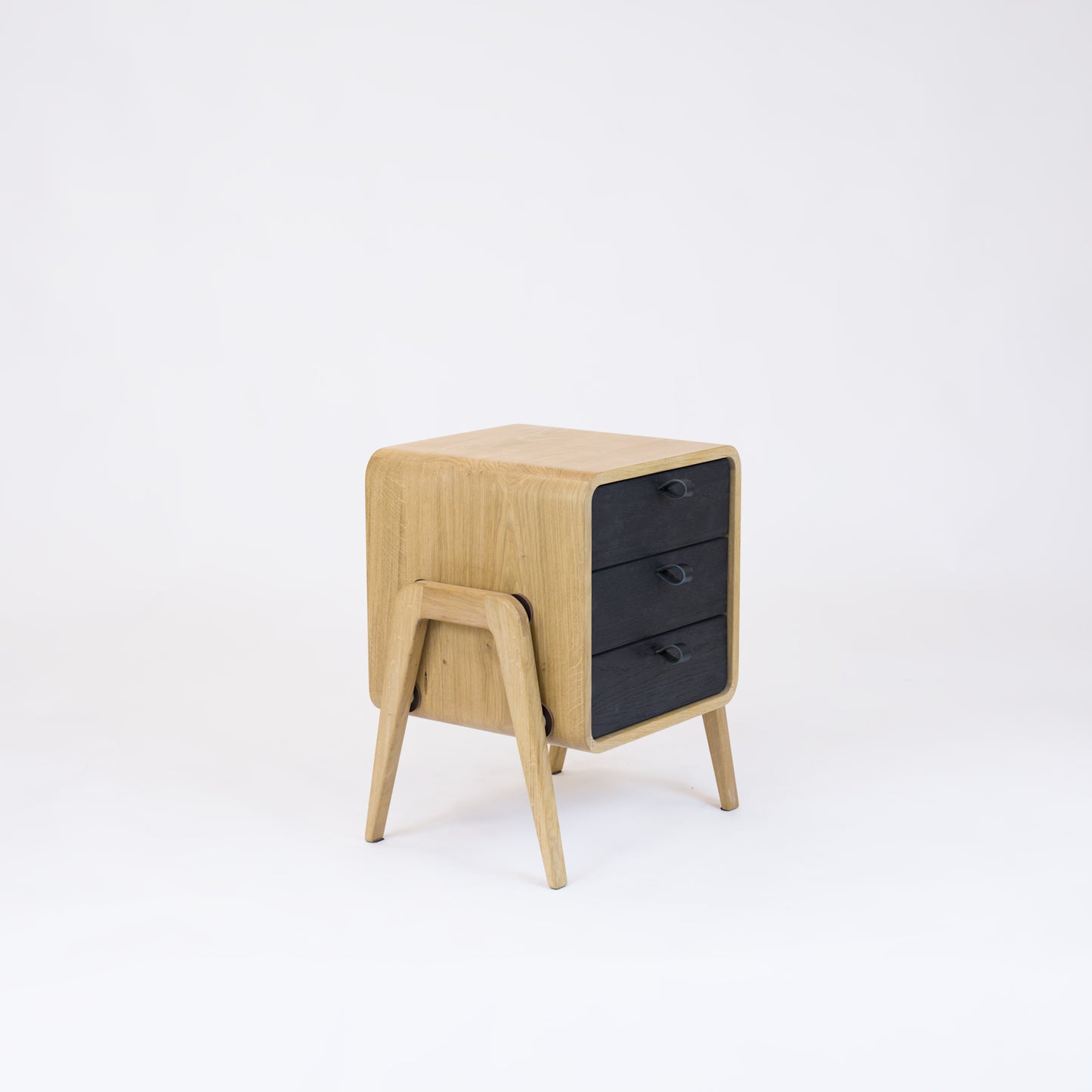 Low drawer unit nm31L. The main corpus is crafted from solid Norwegian oak, featuring 3 drawers with black oak front.