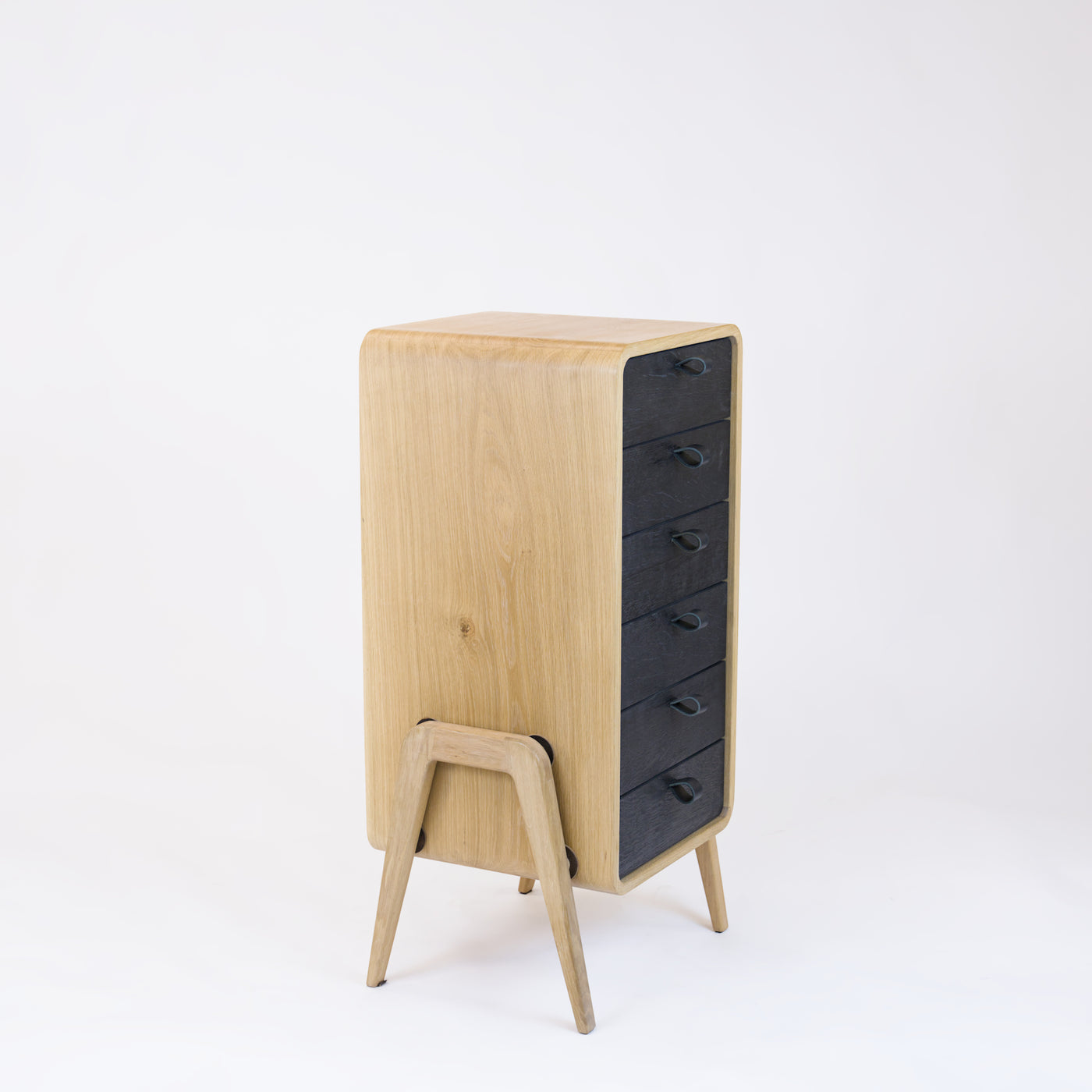 Low drawer unit nm61L. The main corpus is crafted from solid Norwegian oak, featuring 6 drawers with black oak front.