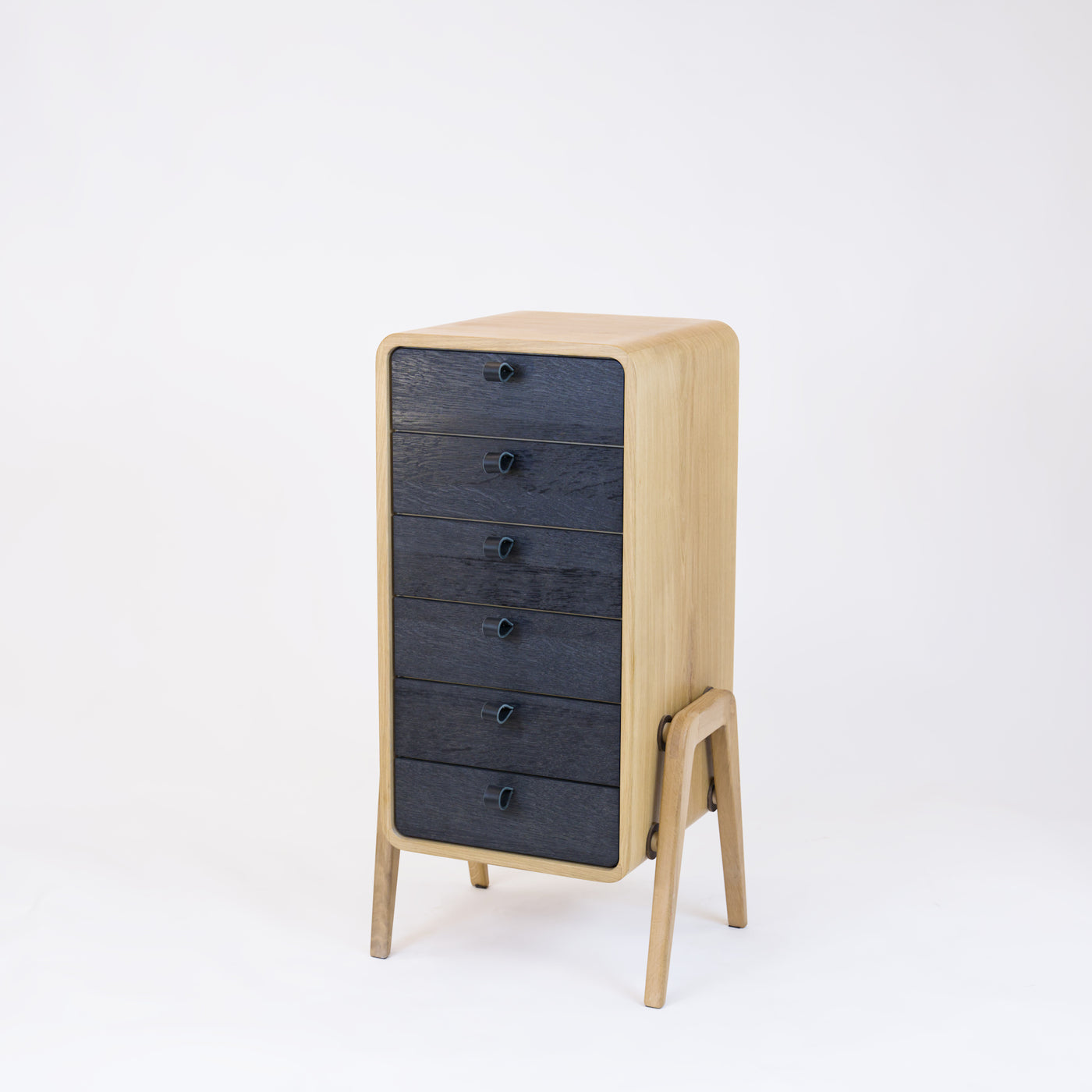 Low drawer unit nm61L. The main corpus is crafted from solid Norwegian oak, featuring 6 drawers with black oak front.