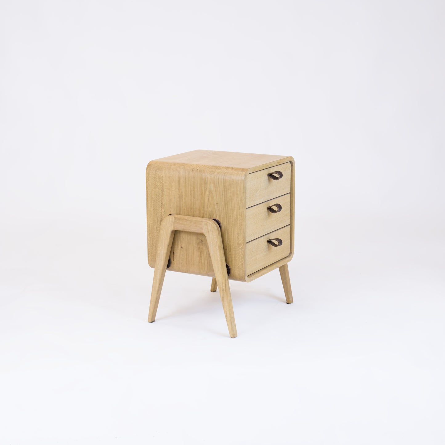 Low drawer unit nm31L. The main corpus is crafted from solid Norwegian oak, featuring 3 drawers with natural oak front.