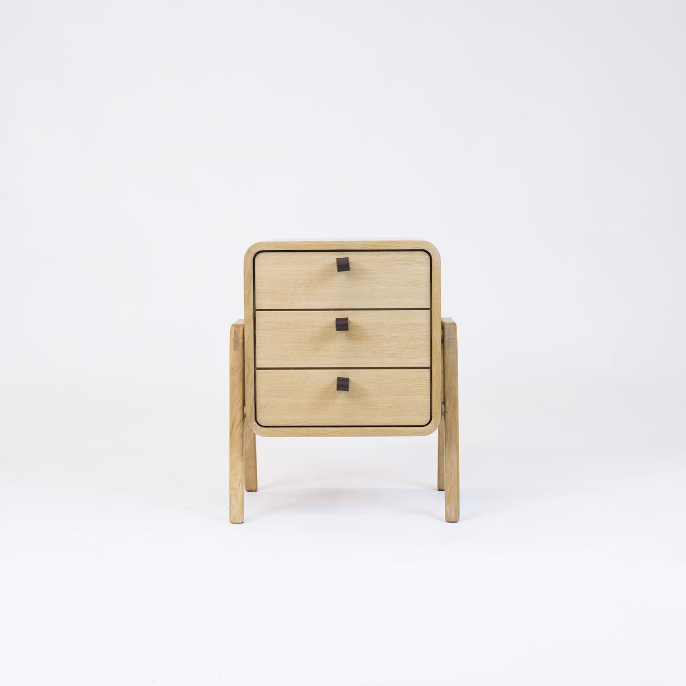 Low drawer unit nm31L. The main corpus is crafted from solid Norwegian oak, featuring 3 drawers with natural oak front.