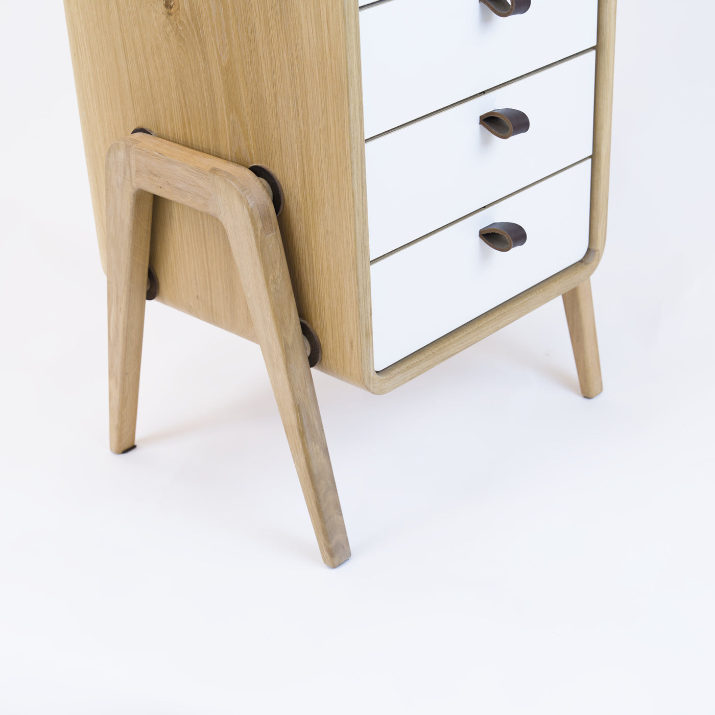 Low drawer unit nm61L. The main corpus is crafted from solid Norwegian oak, featuring 6 drawers with white front.