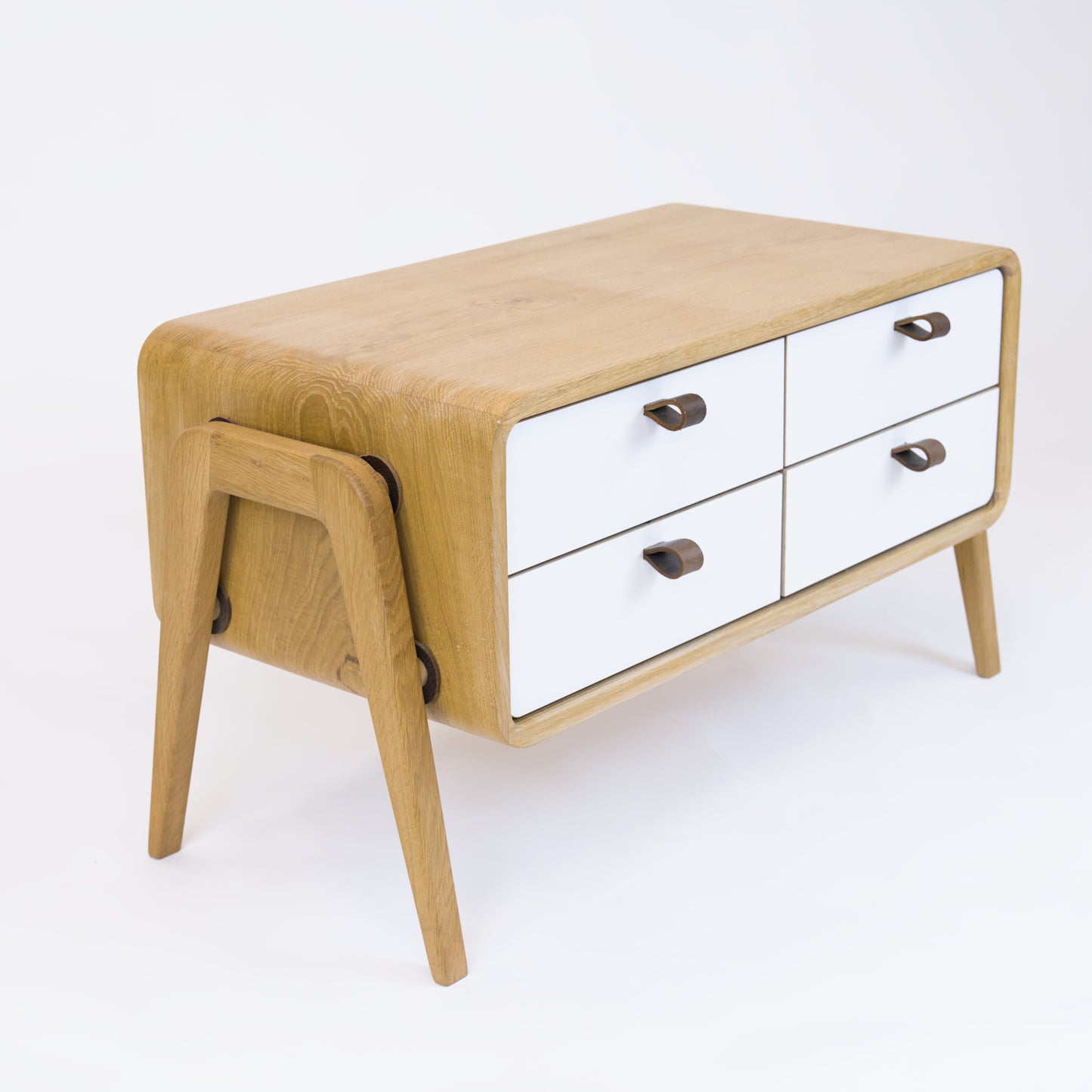 High sideboard nm22H. The main corpus is crafted from solid Norwegian oak, featuring 4 drawers with white fronts.