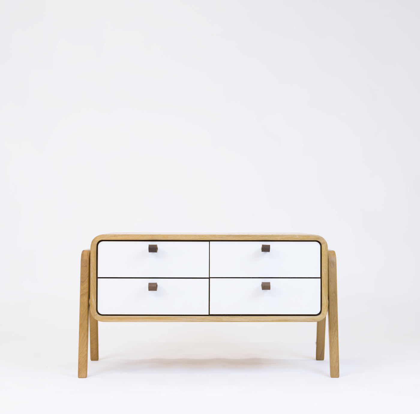 High sideboard nm22H. The main corpus is crafted from solid Norwegian oak, featuring 4 drawers with white fronts.