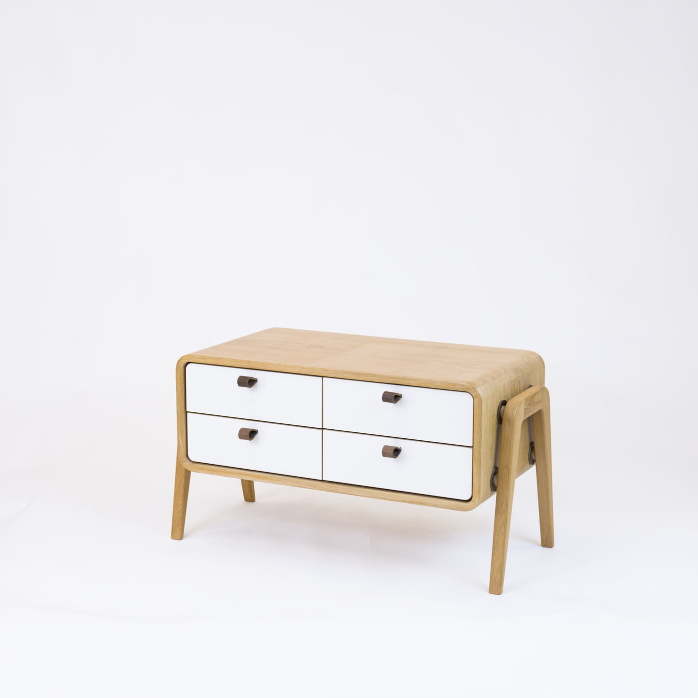 High sideboard nm22H. The main corpus is crafted from solid Norwegian oak, featuring 4 drawers with white fronts.