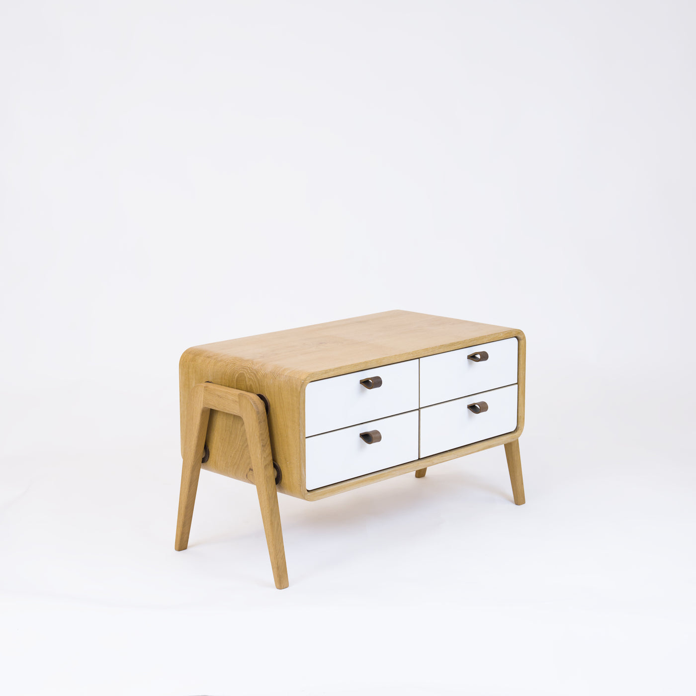High sideboard nm22H. The main corpus is crafted from solid Norwegian oak, featuring 4 drawers with white fronts.