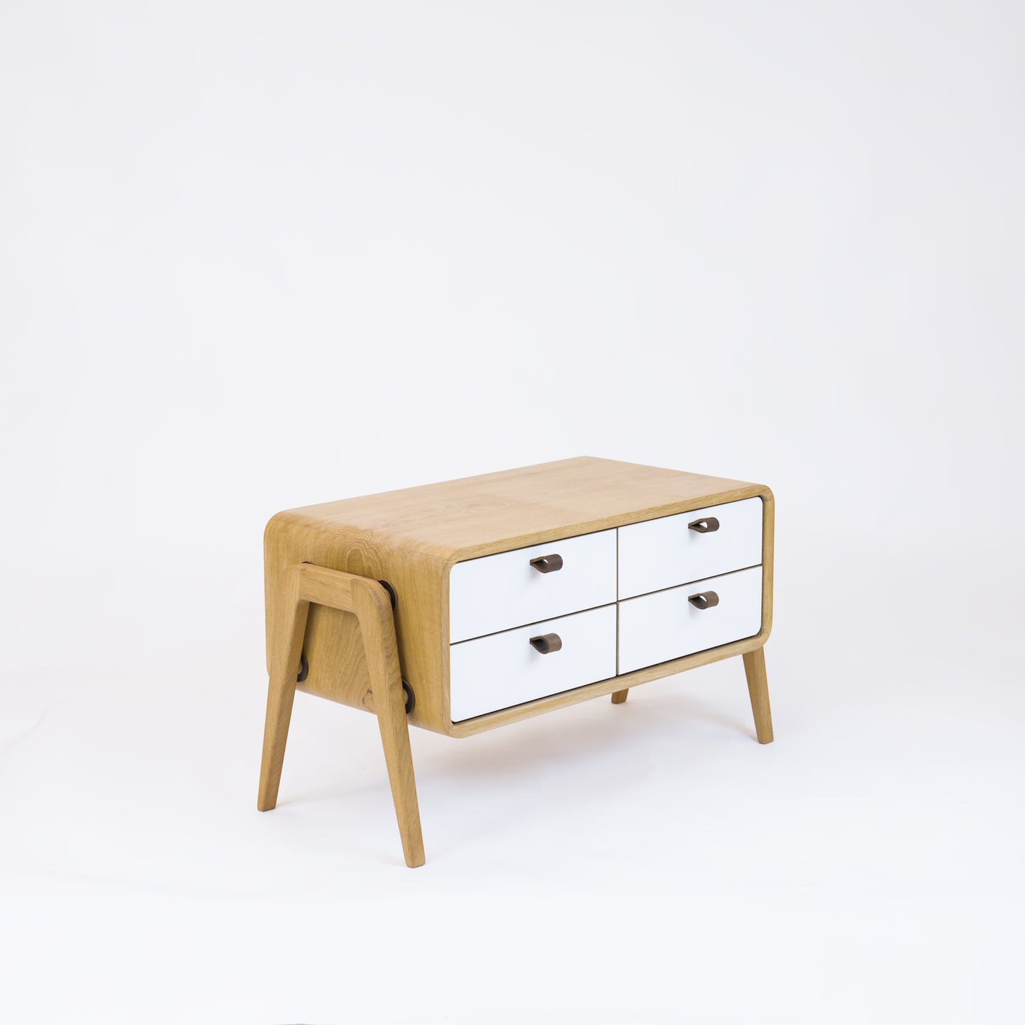 High sideboard nm22H. The main corpus is crafted from solid Norwegian oak, featuring 4 drawers with white fronts.