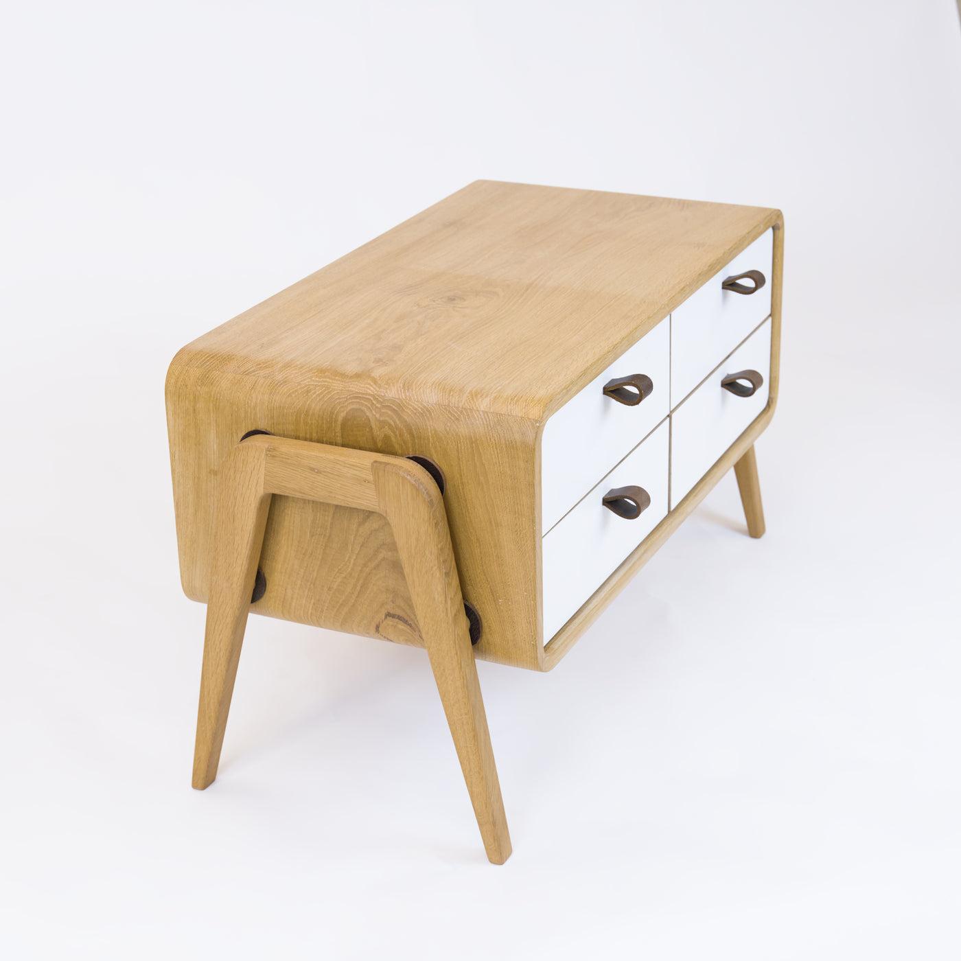 High sideboard nm22H. The main corpus is crafted from solid Norwegian oak, featuring 4 drawers with white fronts.